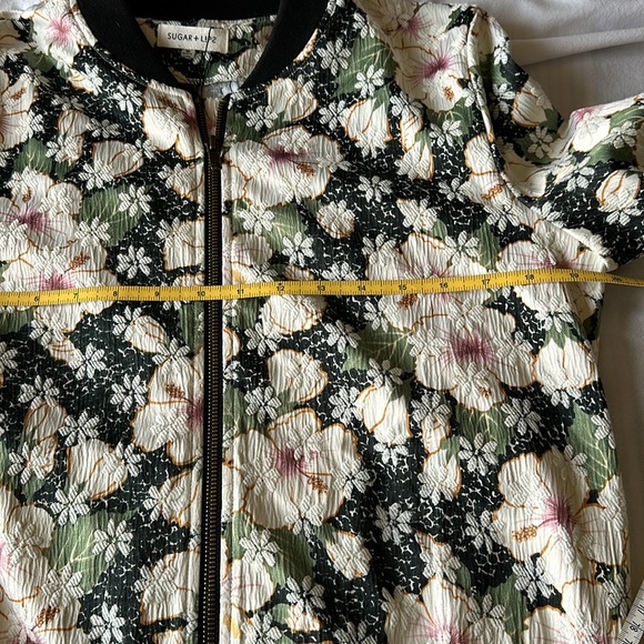 SugarLips bomber jacket NWTS lightweight floral zip up
Size medium - Picture 10 of 11